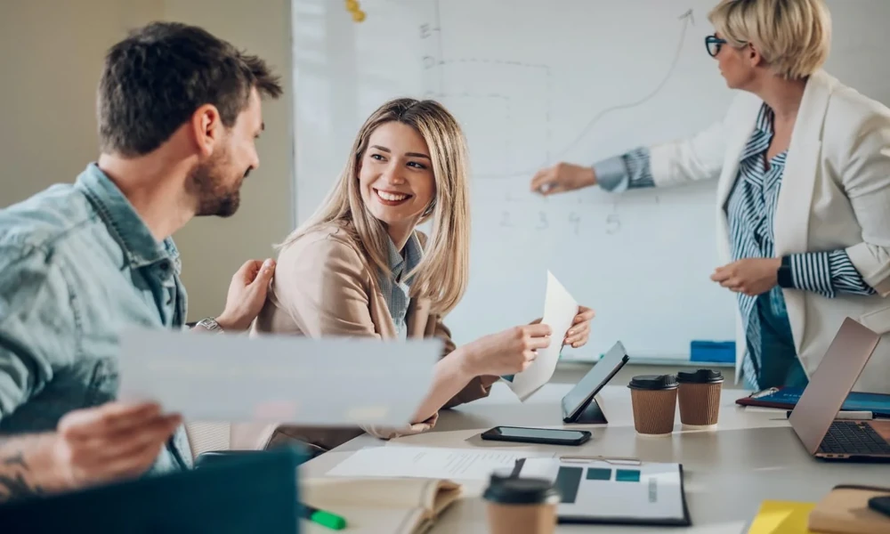 What engagement models do the best startup design agencies offer founders?